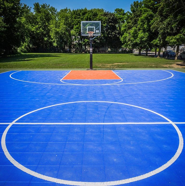 篮球场铺装安徽悬浮地板有什么好处？
